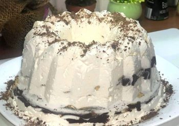 Bela kuglof torta sa bananama