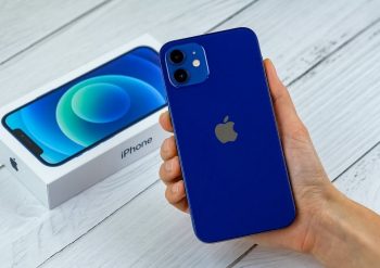 Apple kažnjen jer prodaje iPhone 12 bez punjača